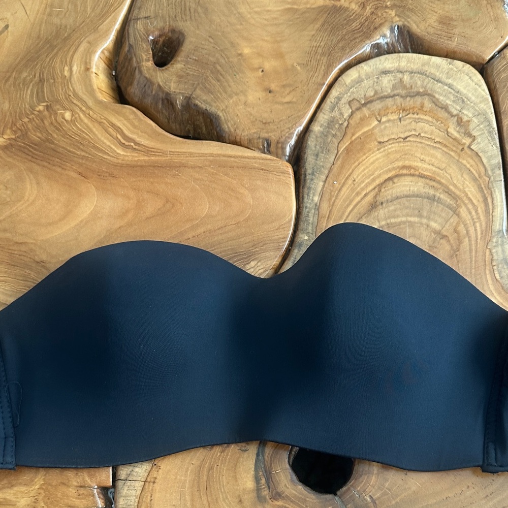 Magic Bra in Black strapless